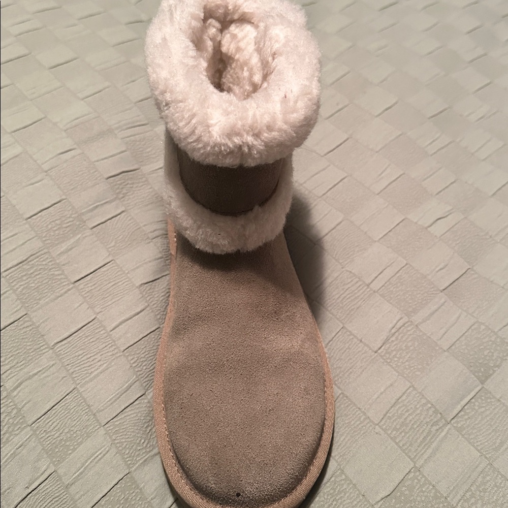 Cozy Tan Ankle Boots with Faux Fur Trim - Picture 2 of 5